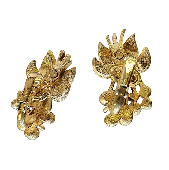 Crown Trifari Vintage Gold Tone Clip On Earrings - Picture 2 of 4